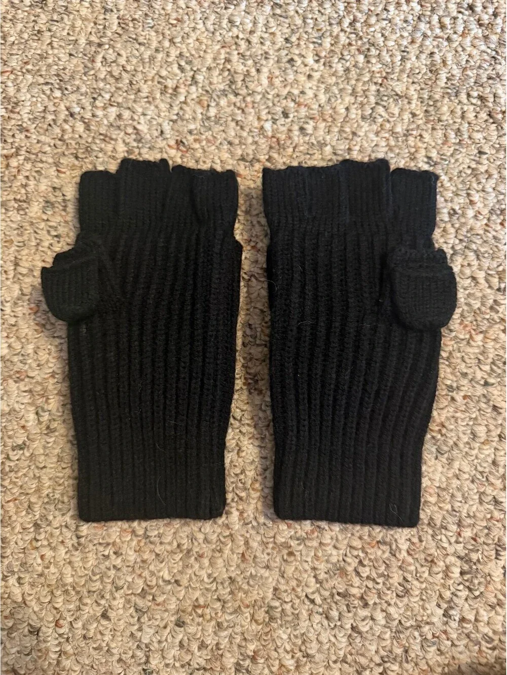 Kate Spade new york pearl/diamond detailed black fingerless mittens